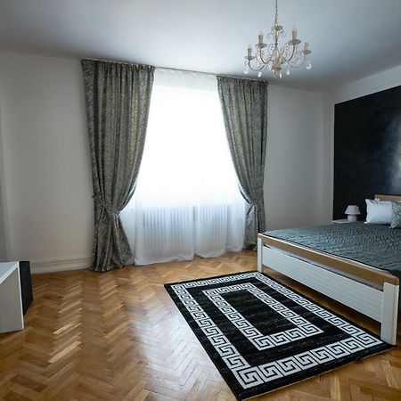 White Spacious Apartment Сибиу Экстерьер фото