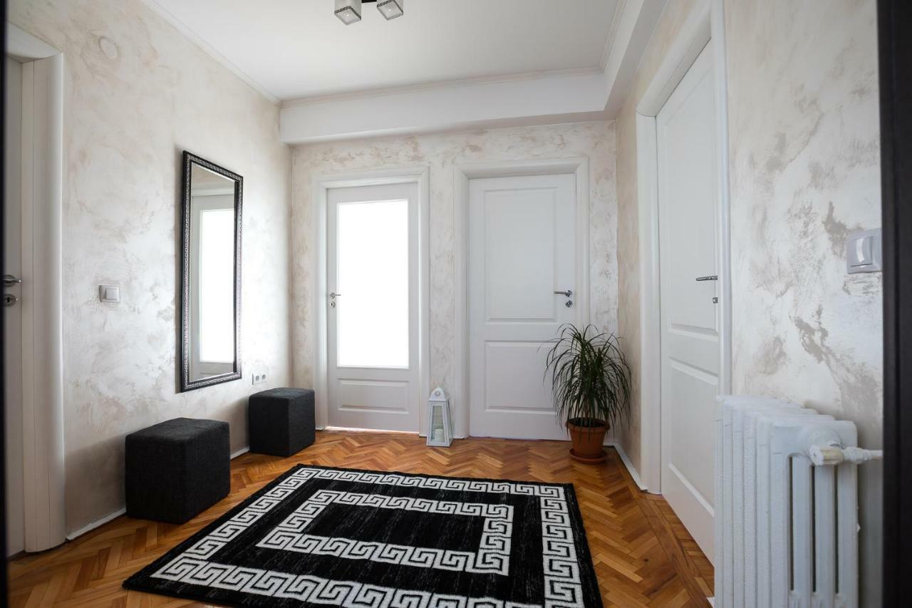 White Spacious Apartment Сибиу Экстерьер фото