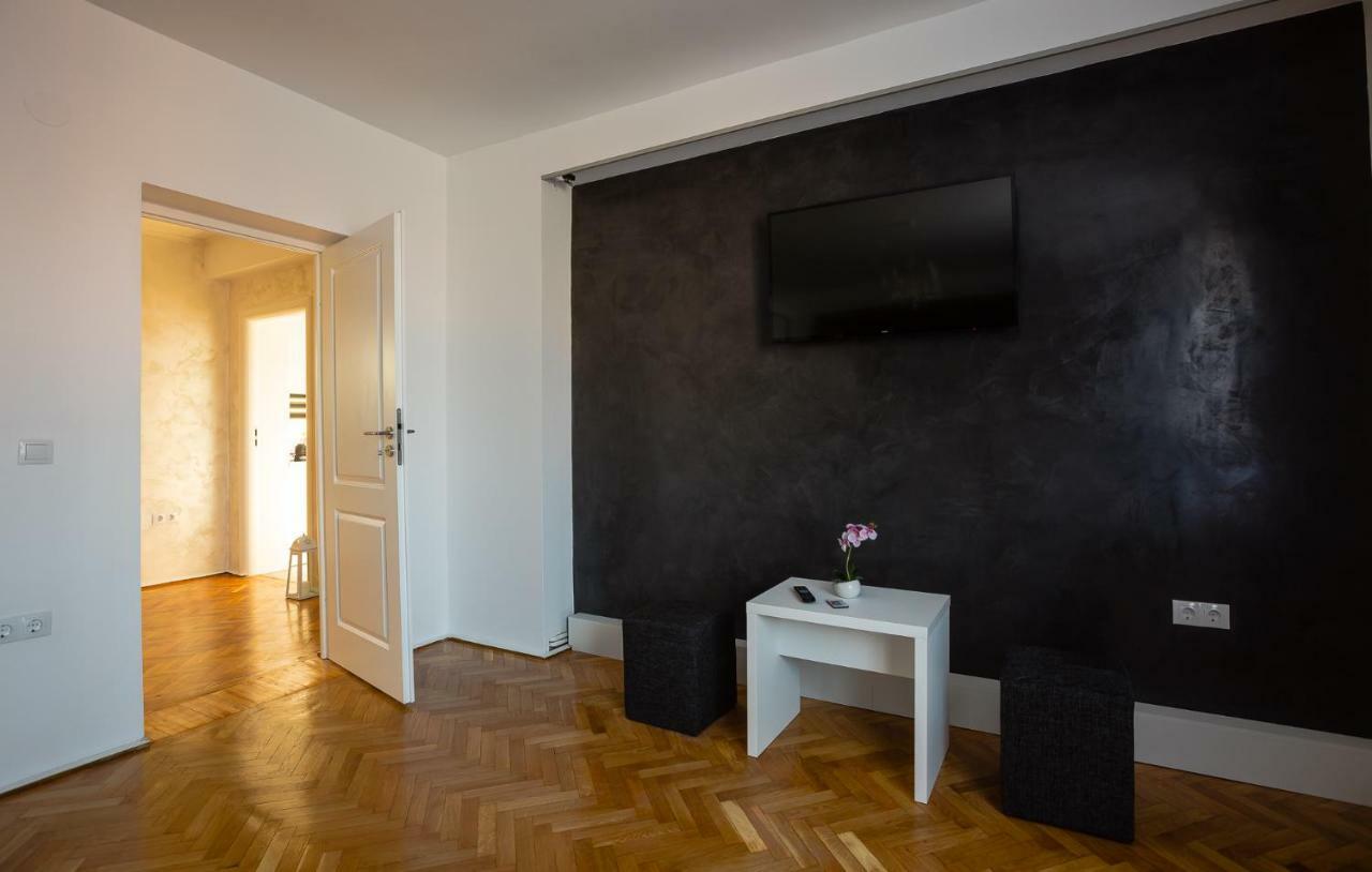 White Spacious Apartment Сибиу Экстерьер фото