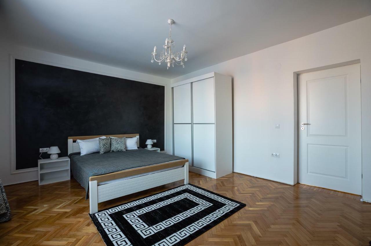 White Spacious Apartment Сибиу Экстерьер фото