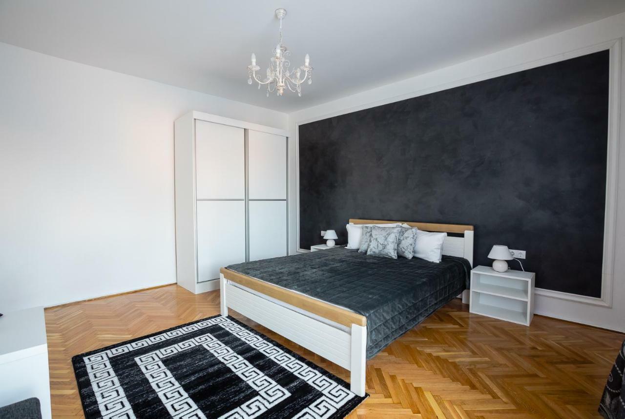 White Spacious Apartment Сибиу Экстерьер фото