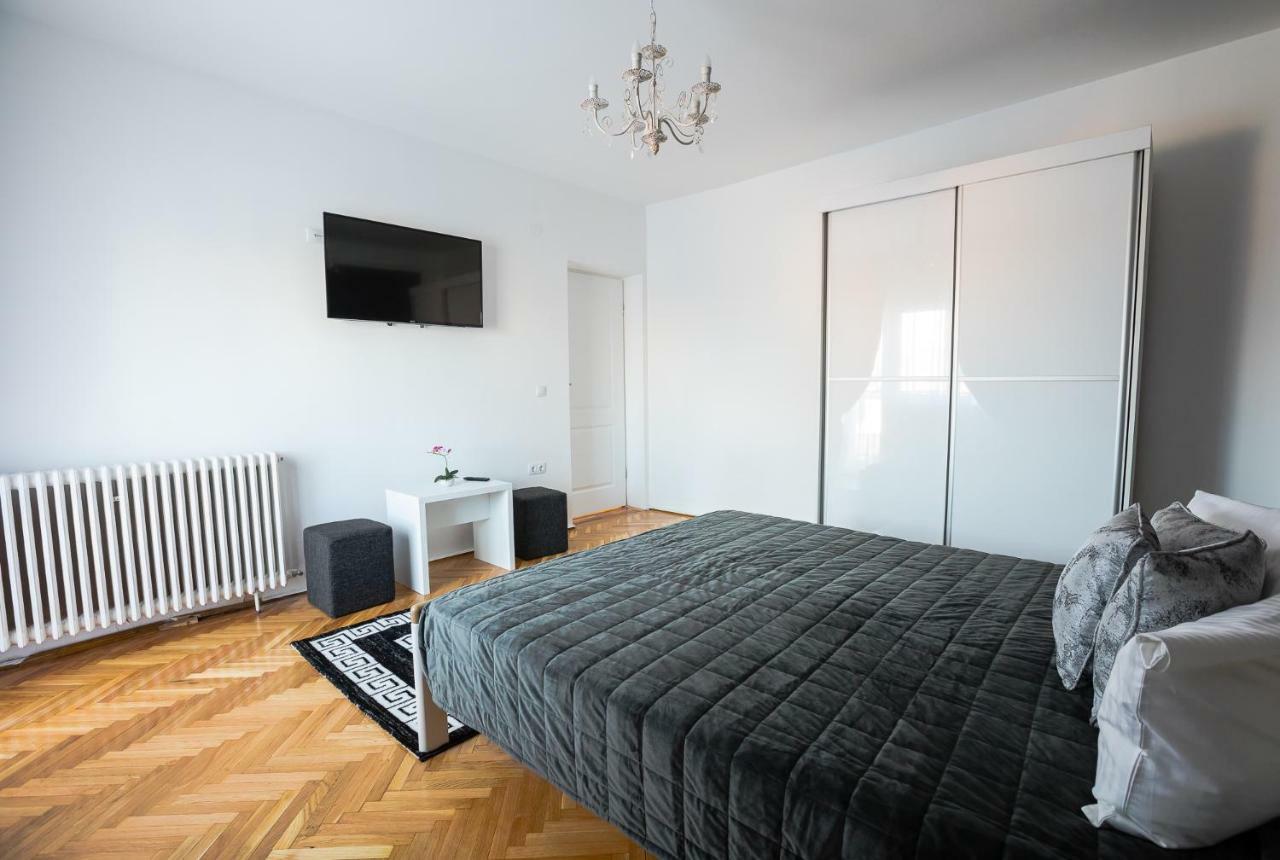 White Spacious Apartment Сибиу Экстерьер фото